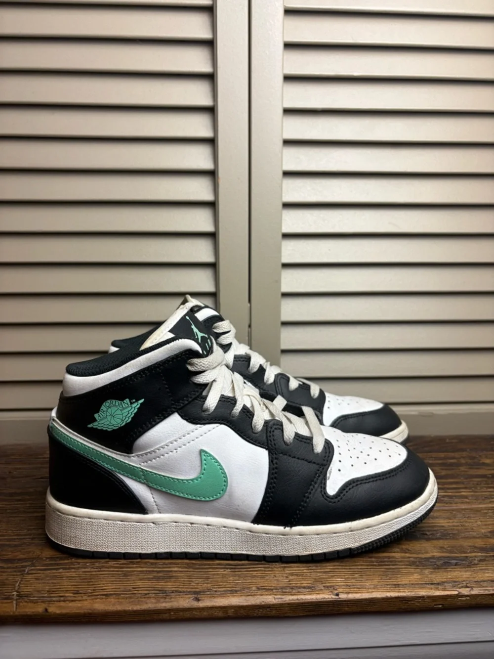 Nike Air Jordan 1 Mid sneakers in the 